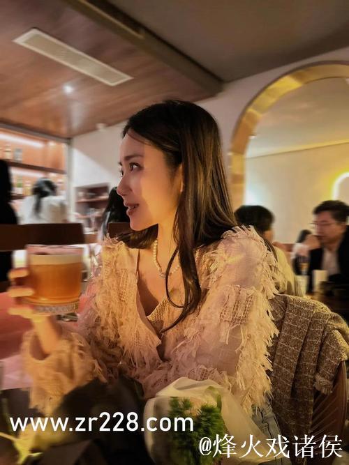 揭秘51吃瓜.world:戴璐与蘑菇事件背后的故事 揭秘51吃瓜.world:戴璐与蘑菇事件背后的故事